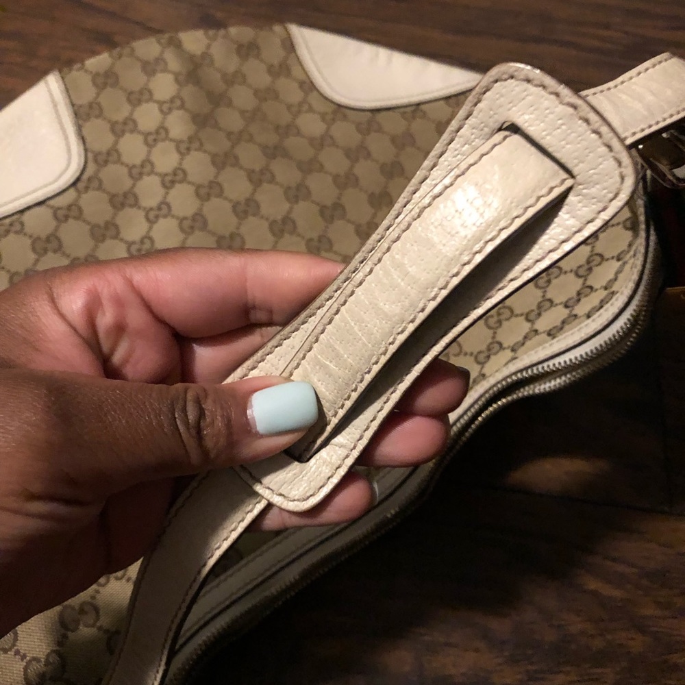 Gucci Hobo shoulder bag.